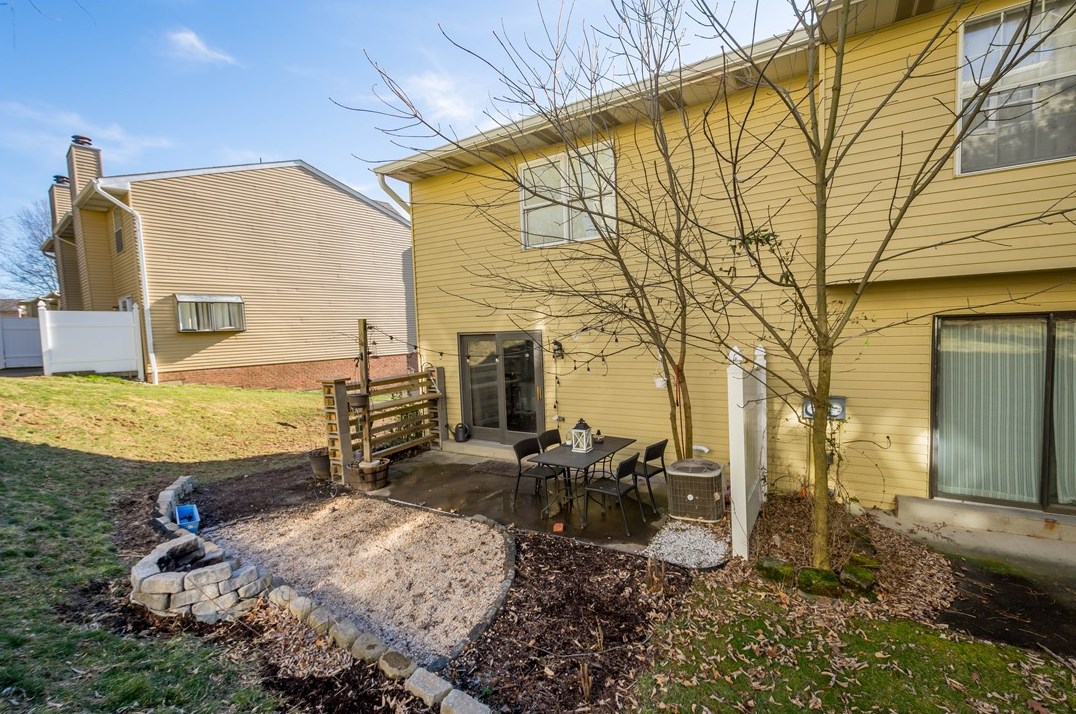 1307 Buckskin Trl, Bethel Park PA  15102-3107 exterior