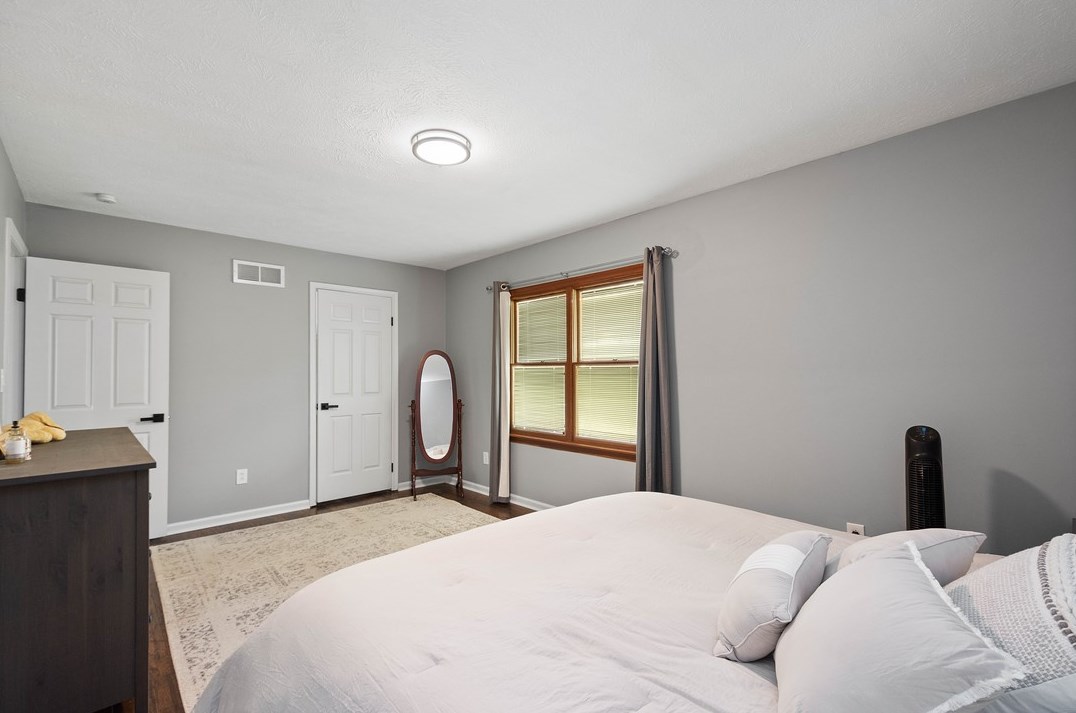 1307 Buckskin Trl, Bethel Park PA  15102-3107 exterior