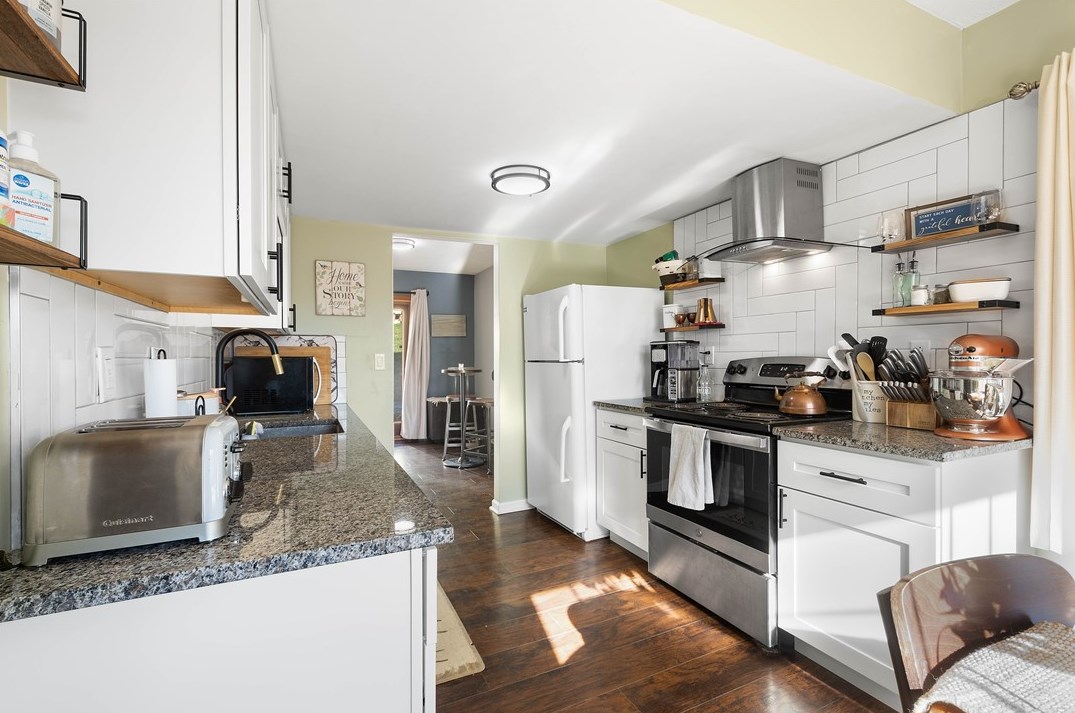 1307 Buckskin Trl, Bethel Park PA  15102-3107 exterior
