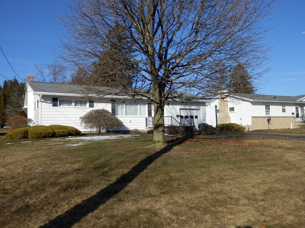 824 Smith St, Somerset, PA 15501-1724