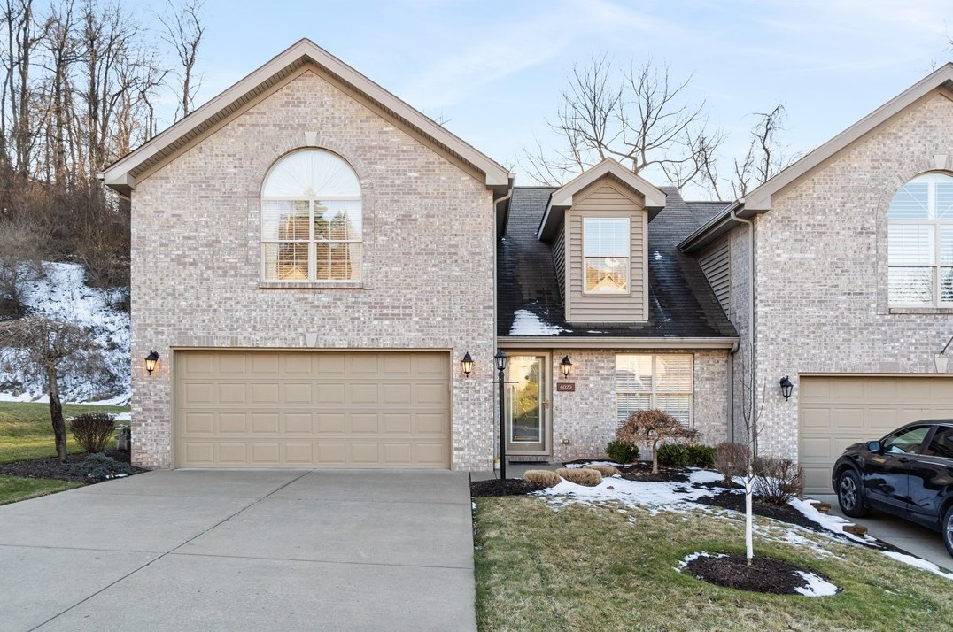6020 Claire Valley Ct, Jefferson Hills, PA 15025