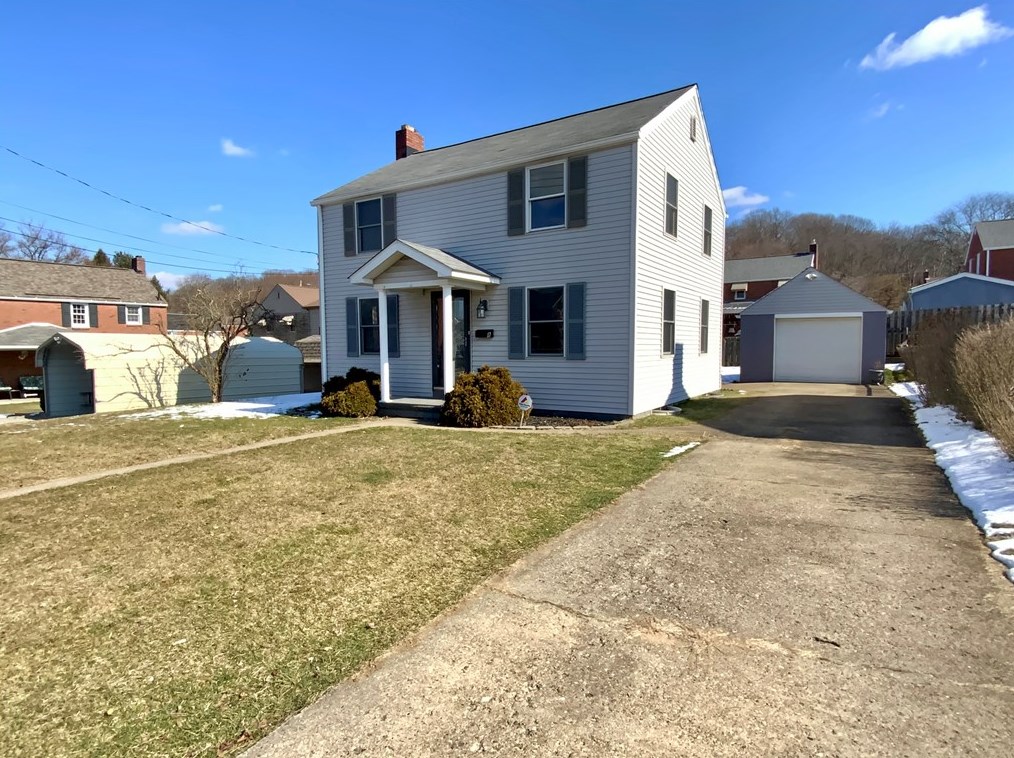 8 Lenzman Ct, Ambridge, PA 15003
