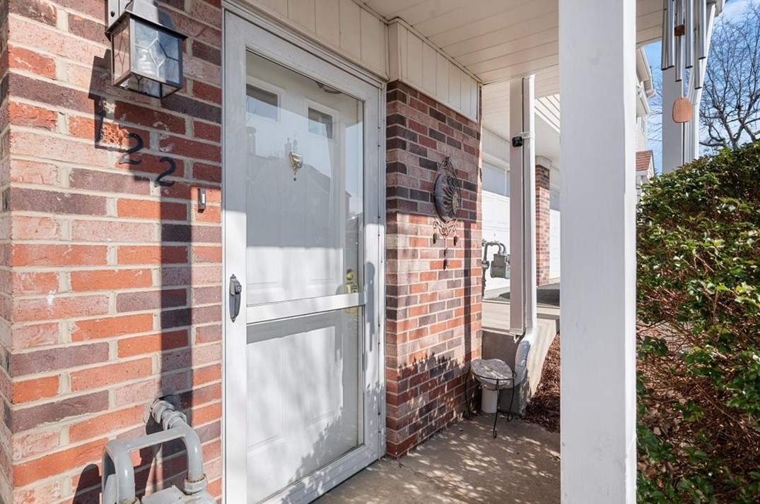 122 Old Village Ln, Bethel Park, PA 15102-3243