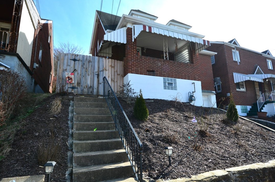 207 Erie Ave, Glassport, PA 15045