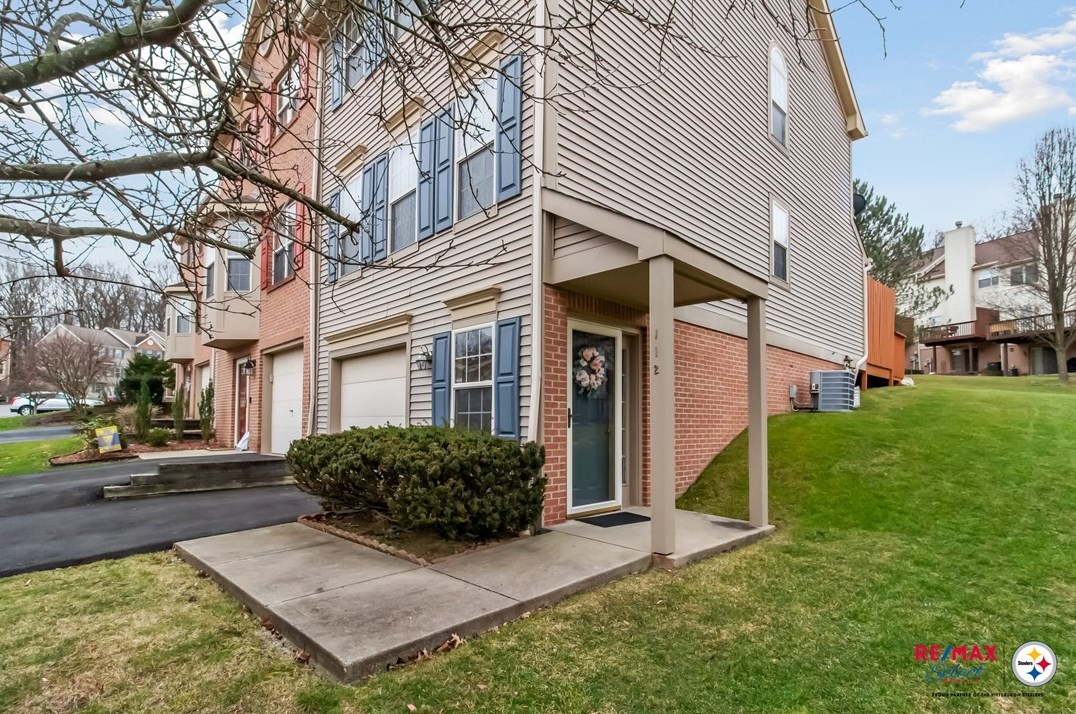 112 Hillvue Dr, Seven Fields, PA 16046