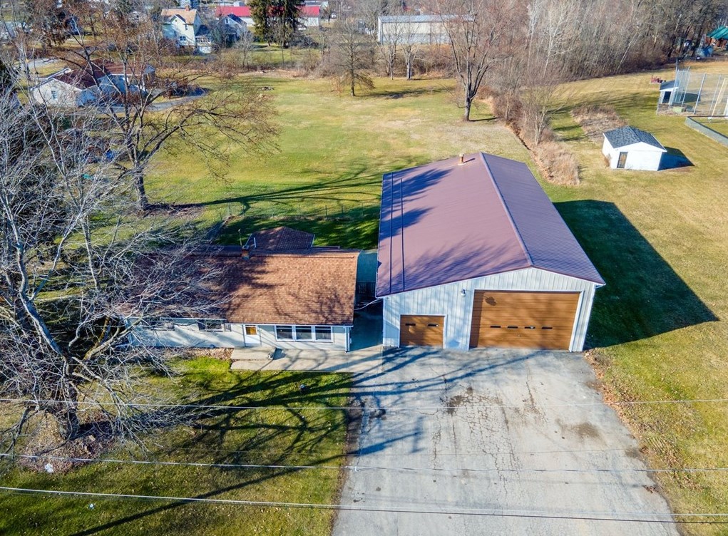 149 School House Rd, Pulaski, PA 16143-3625