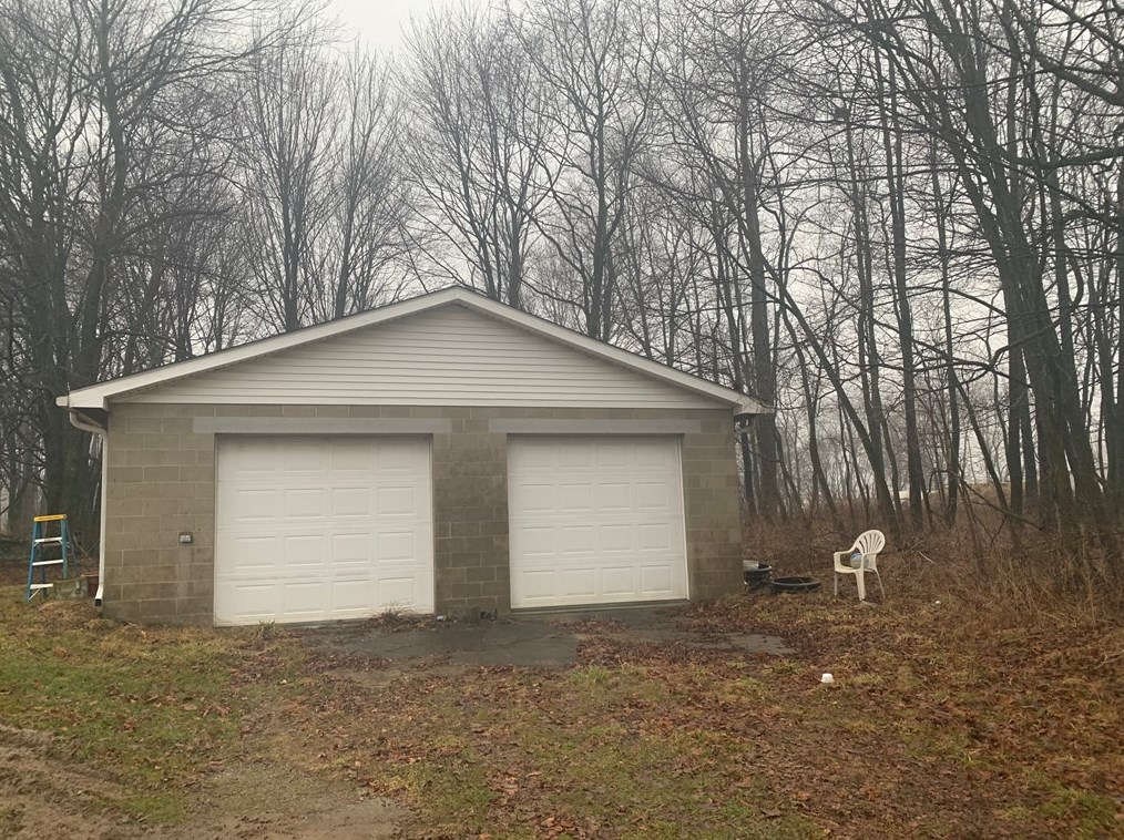128 Panther Rd, Evans City, PA 16033