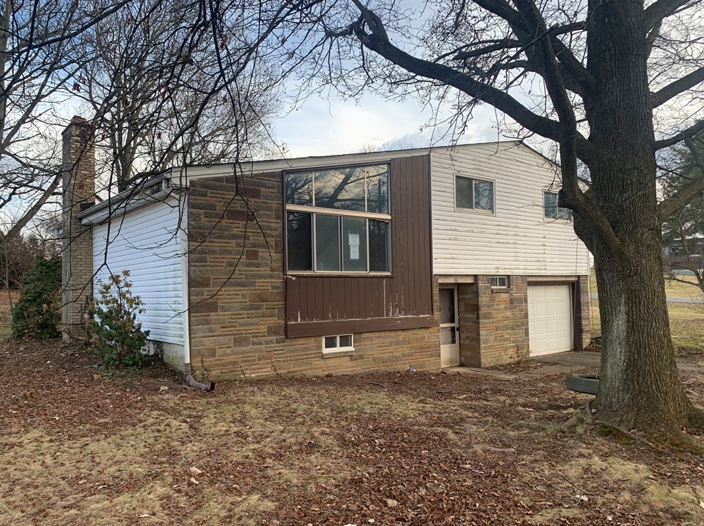111 Central Dr, Butler, PA 16001-1403
