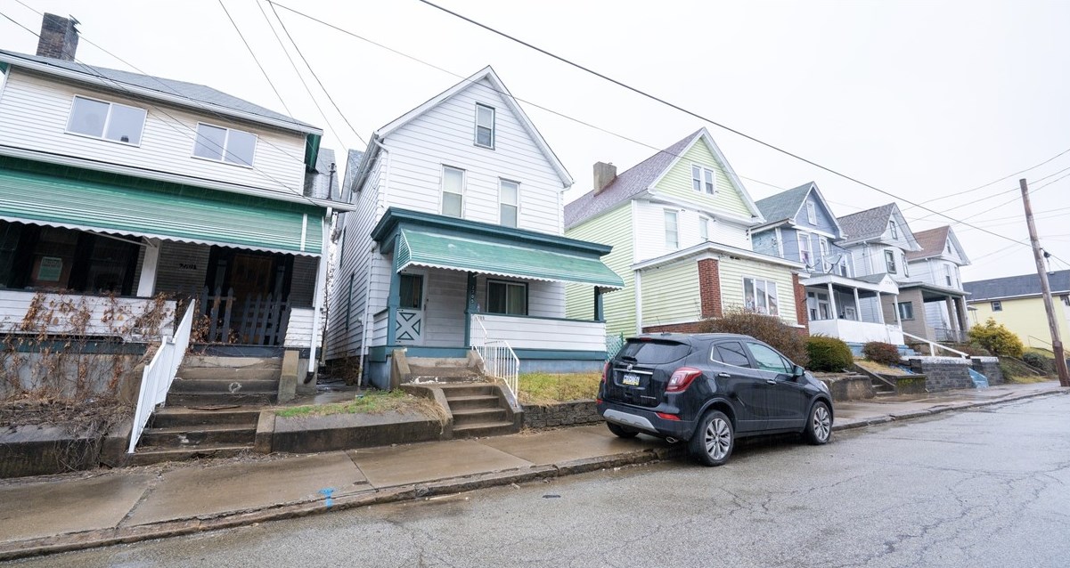 2705 Stewart St, McKeesport, PA 15132