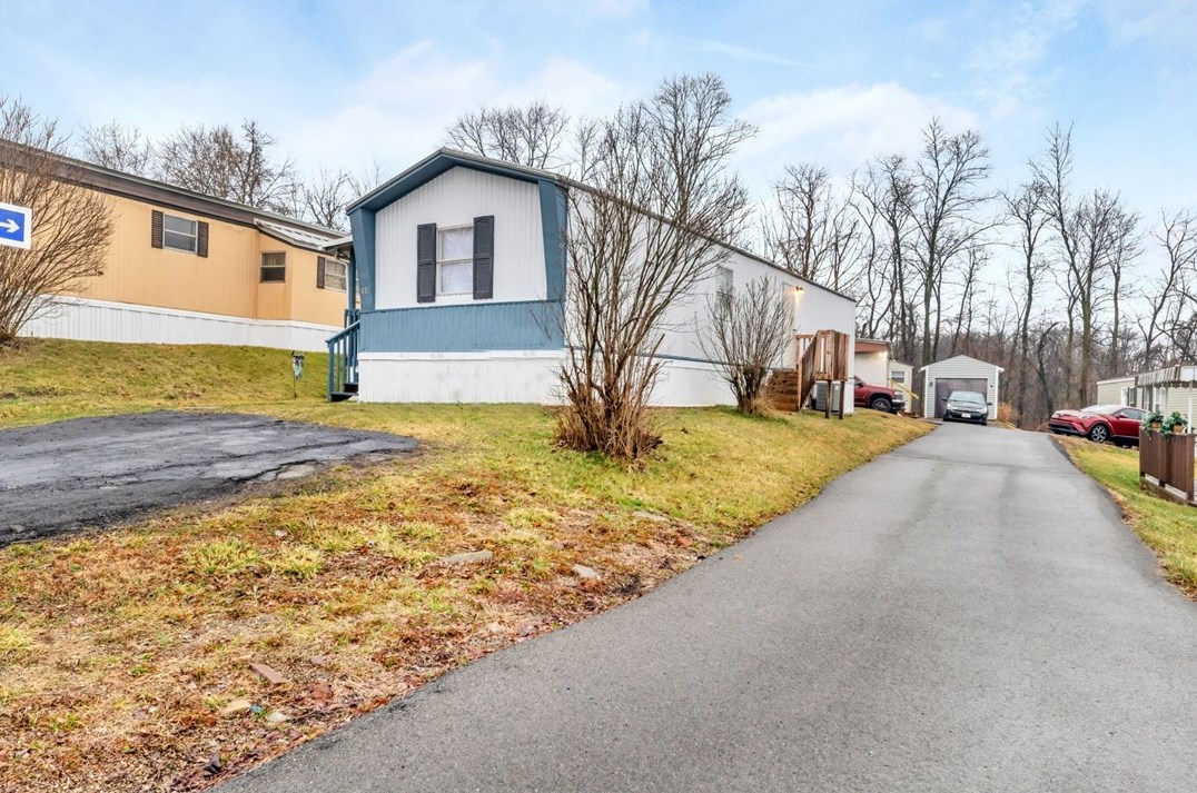 180 Hampton Ave, Imperial, PA 15126-9330