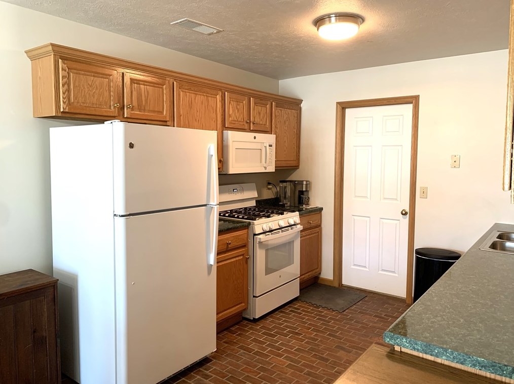 1049 Timberwood Dr, Beaver Falls, PA 15010-1613