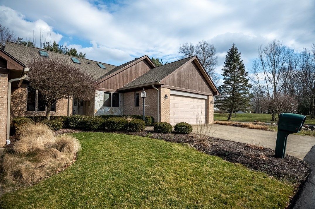 1550 Juniper Ct, Hermitage, PA 16148-5608