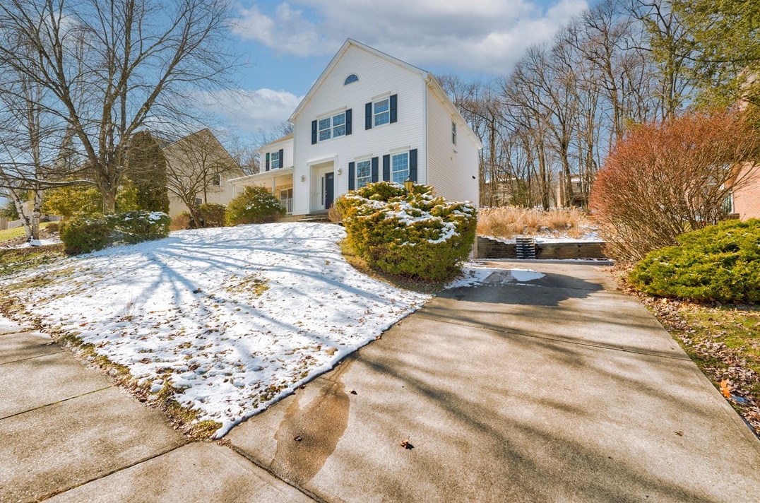 311 Heather Hill Dr, Gibsonia, PA 15044-6021