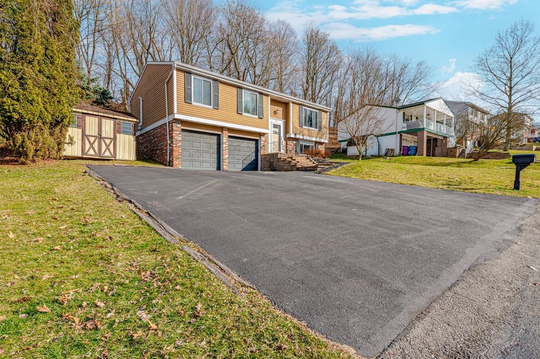 222 Rampart Blvd, New Kensington, PA 15068