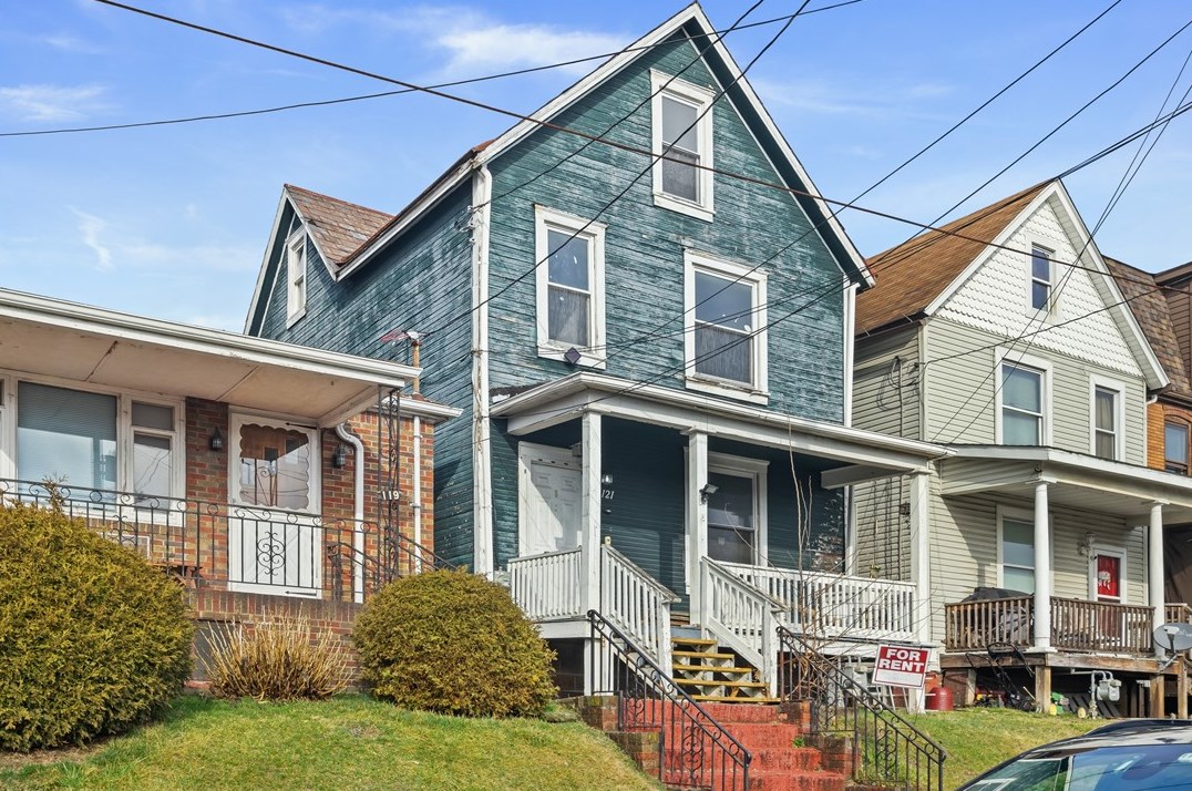 121 Mckean Ave, Donora, PA 15033