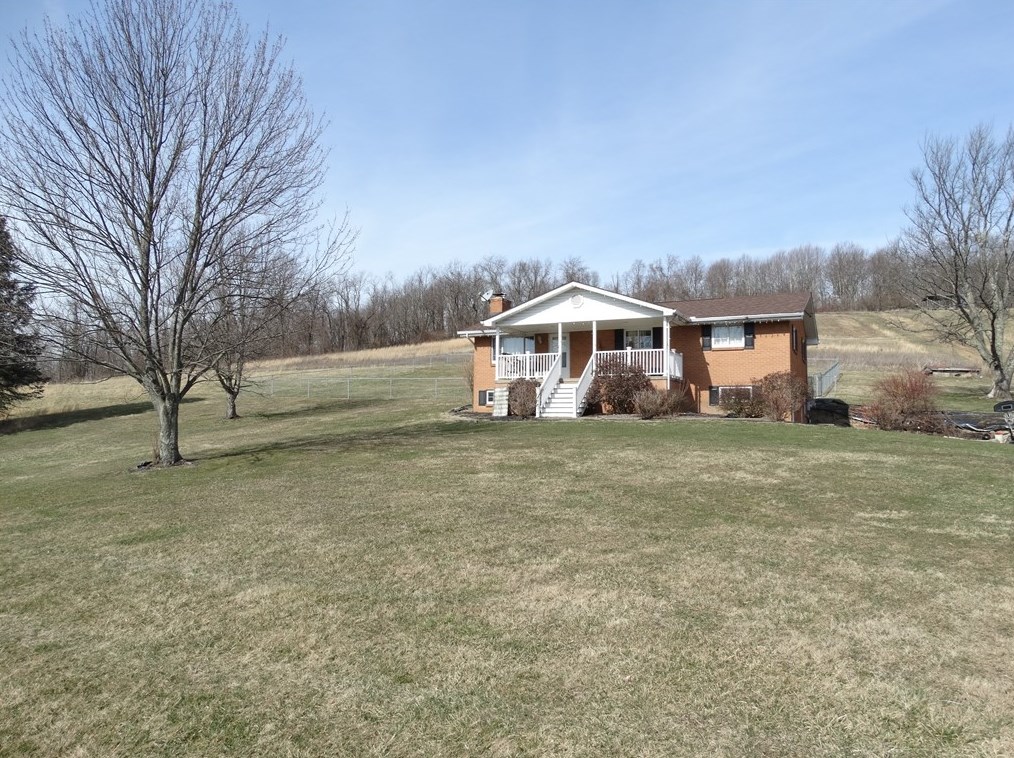 718 Old Hickory Ridge Rd, Washington, PA 15301-8663