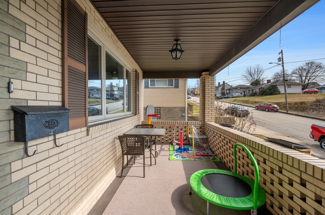 1019 Scott Ave, Jeannette, PA 15644