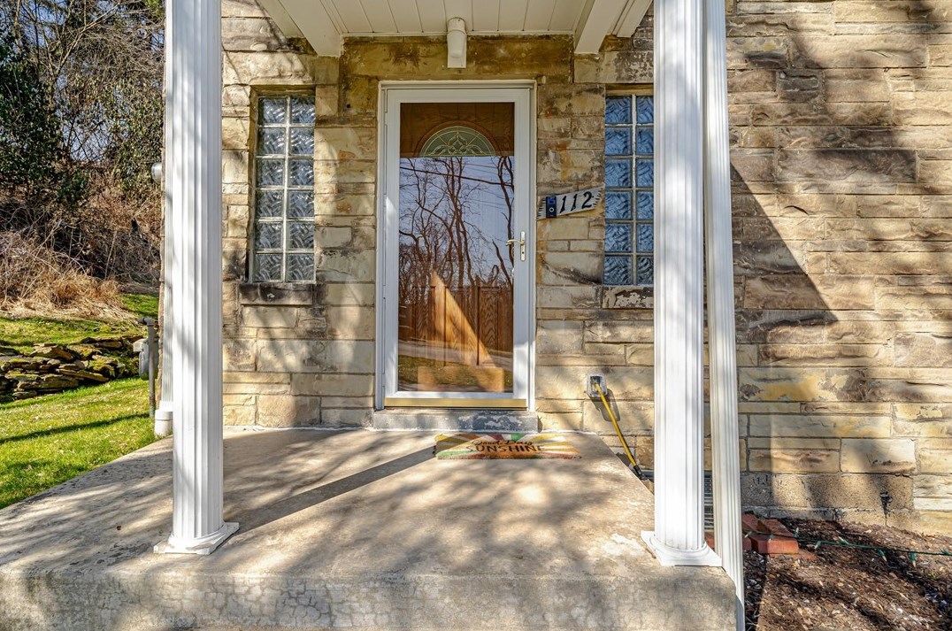 112 Gardenia Dr, Turtle Creek, PA 15145-1144