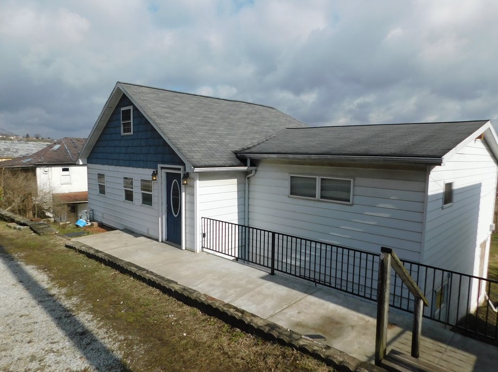 1107 National Pike, Oliphant Furnace, PA 15401-6555