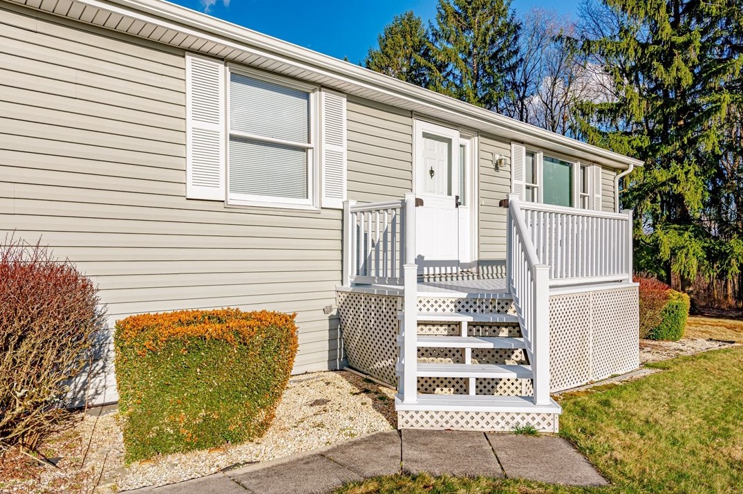 1683 Crestview Dr, Apollo, PA 15613