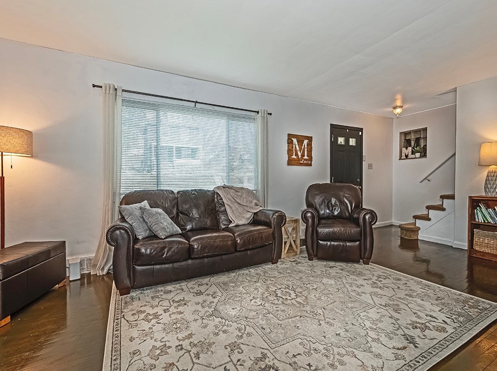 494 Elwyn Ave, Springdale, PA 15144-1169