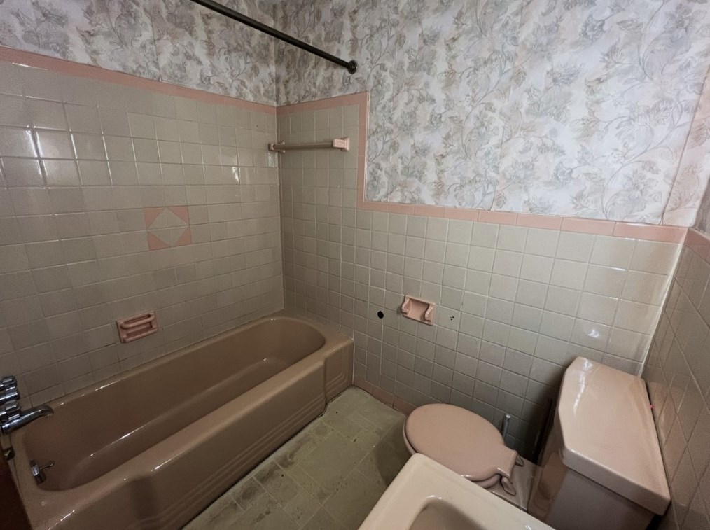 107 Vincent Dr, Verona PA  15147-3213 exterior