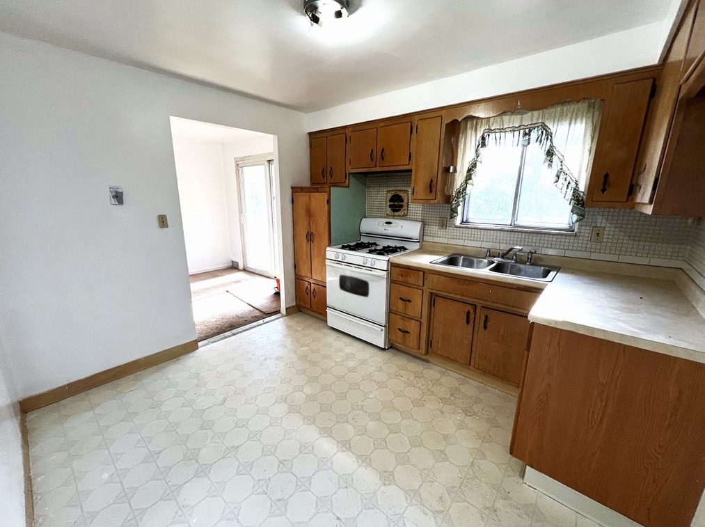 107 Vincent Dr, Verona PA  15147-3213 exterior