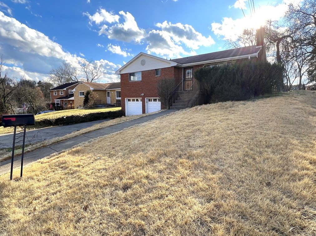 107 Vincent Dr, Verona PA  15147-3213 exterior
