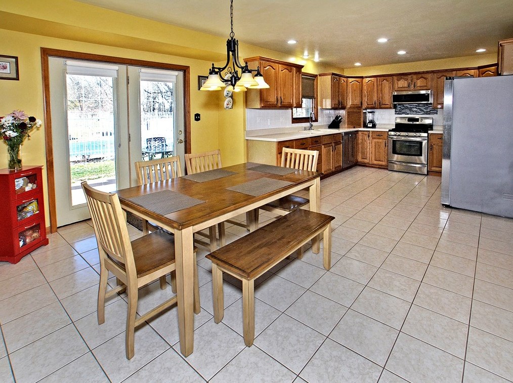 9340 Pembroke Cir, North Huntingdon, PA 15642