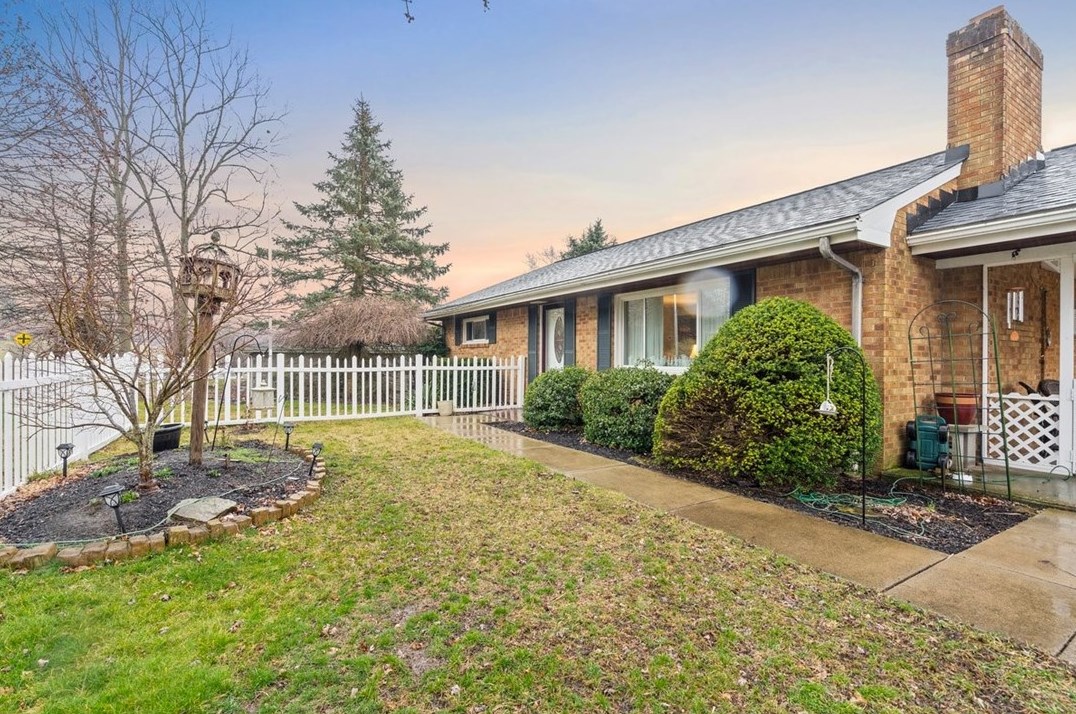 6801 Ridge Ave, Finleyville, PA 15332-1015