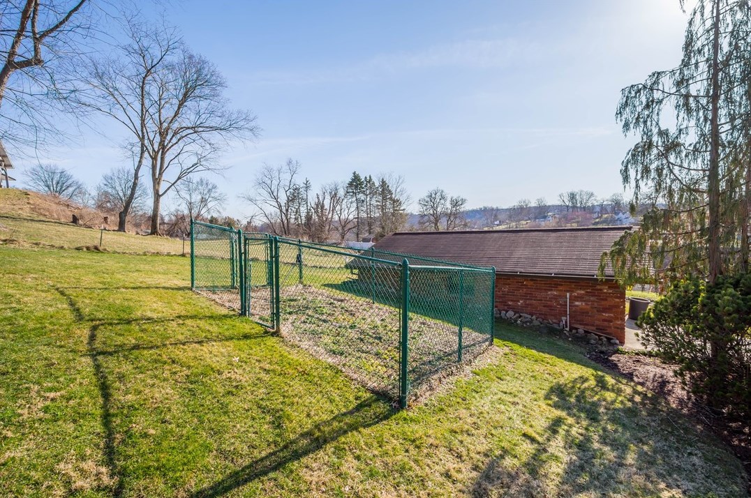 106 Mcgregor Dr, Canonsburg PA  15317-2237 exterior