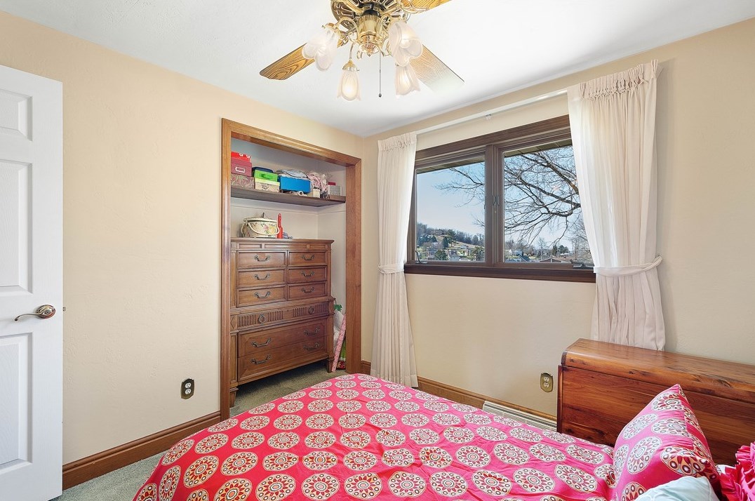 106 Mcgregor Dr, Canonsburg PA  15317-2237 exterior