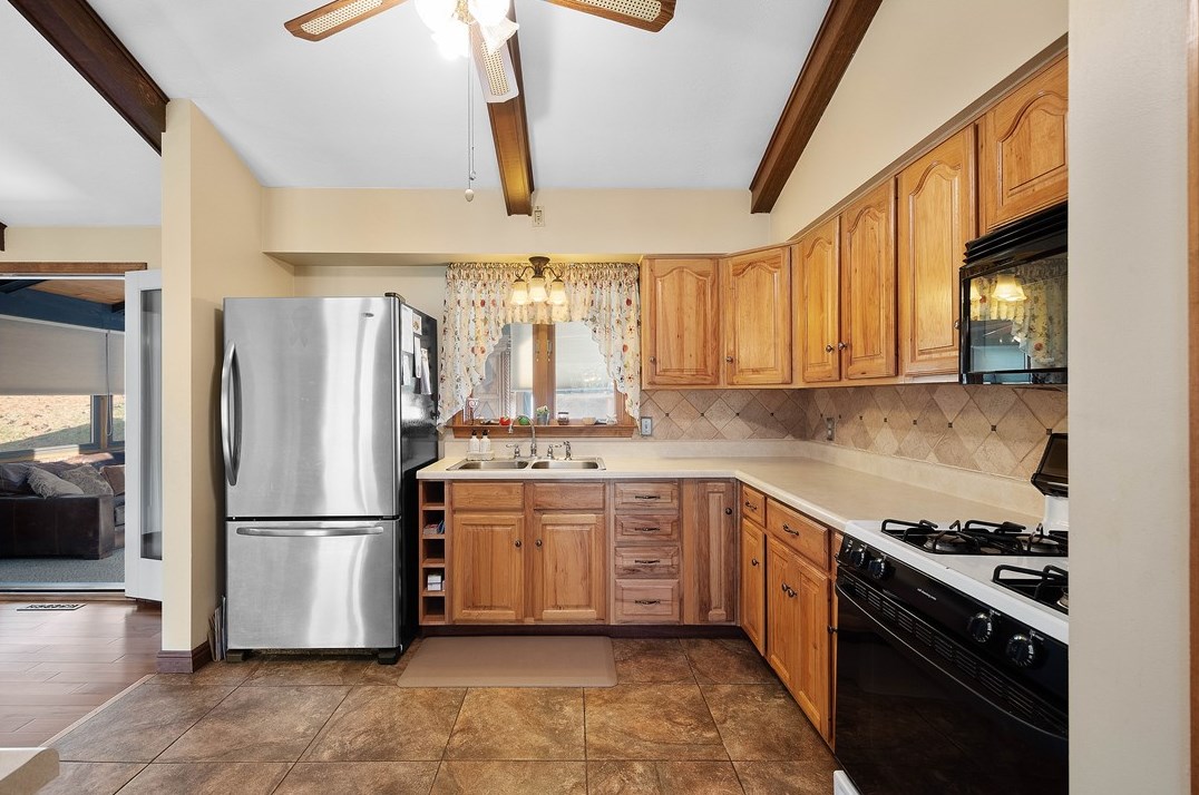 106 Mcgregor Dr, Canonsburg PA  15317-2237 exterior