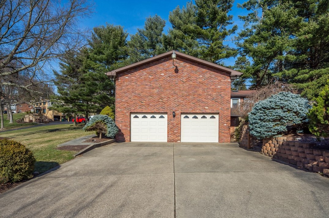 106 Mcgregor Dr, Canonsburg PA  15317-2237 exterior