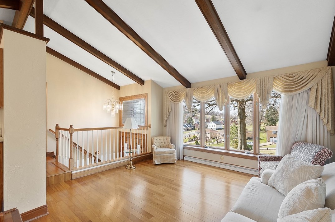 106 Mcgregor Dr, Canonsburg PA  15317-2237 exterior