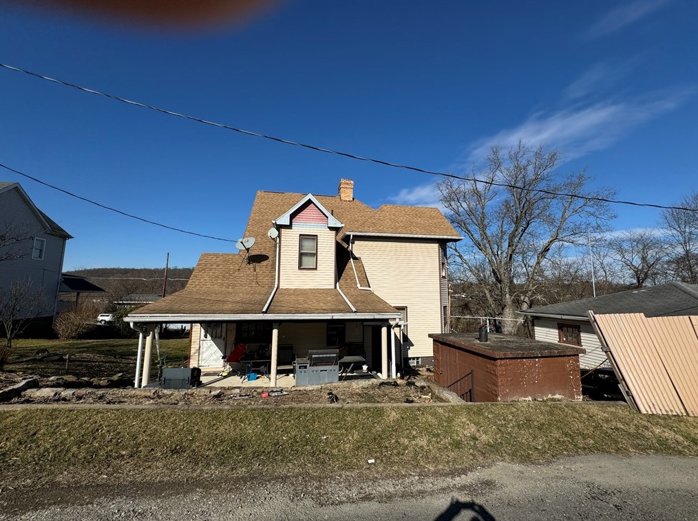 237 Front St, Vanderbilt, PA 15486