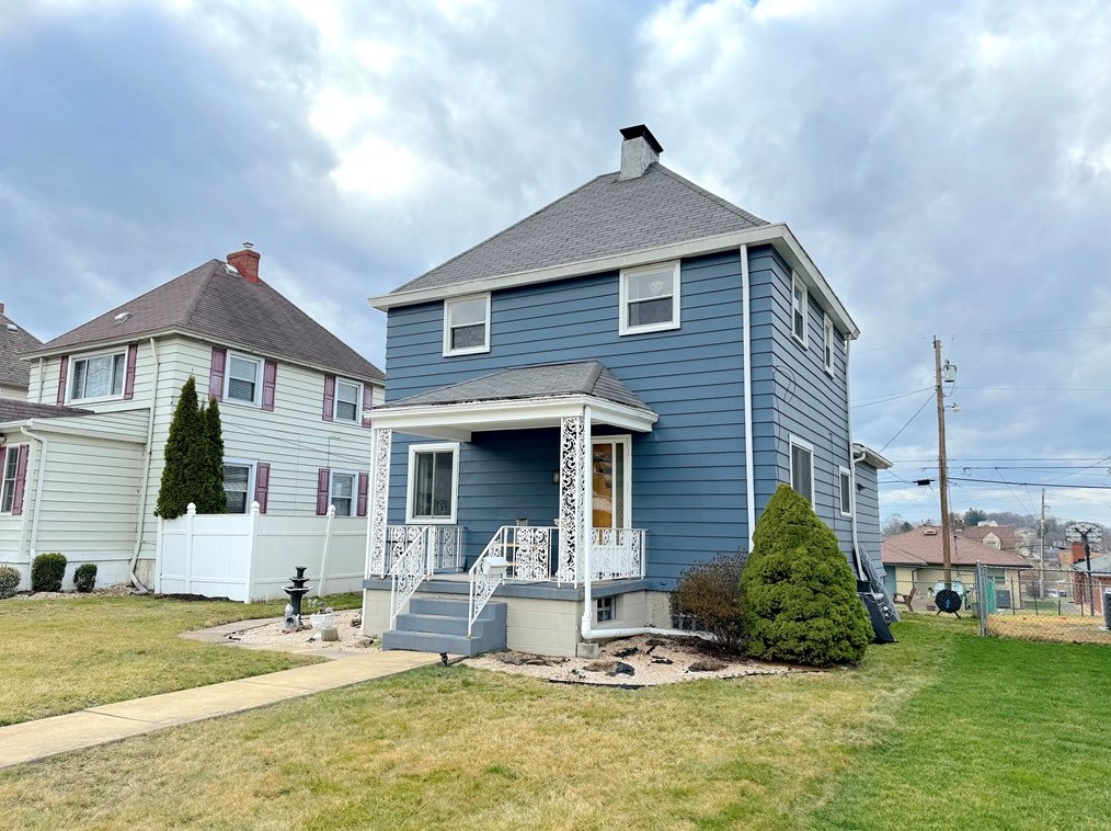 707 Jefferson Ave, Jeannette, PA 15644-2710
