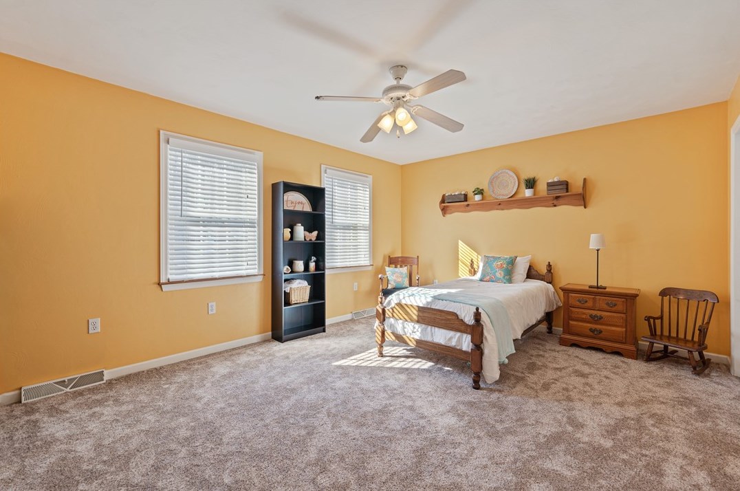 822 Stonebridge Dr, Greensburg PA  15601-5861 exterior