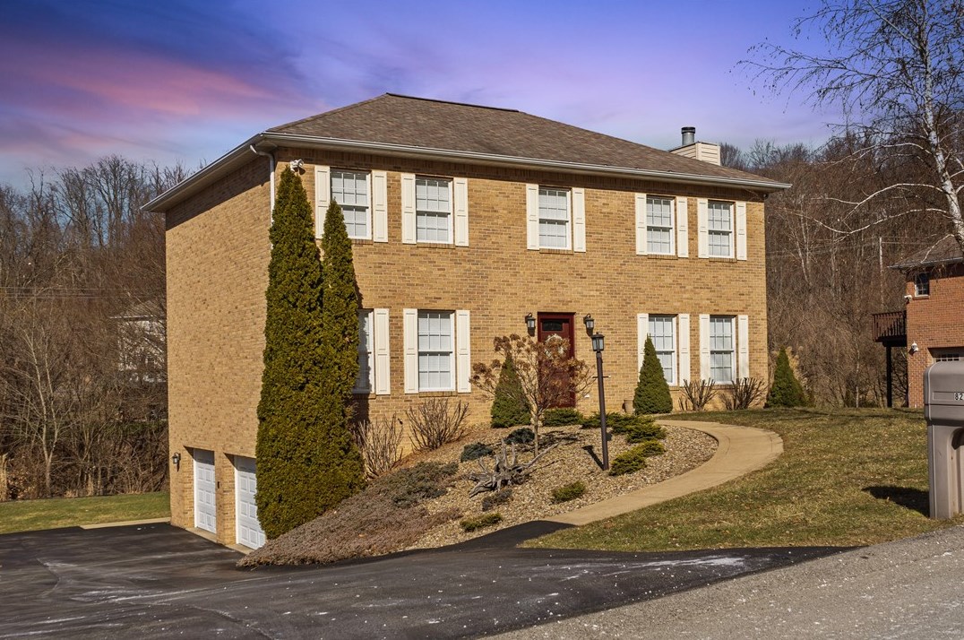 822 Stonebridge Dr, Greensburg, PA 15601-5861