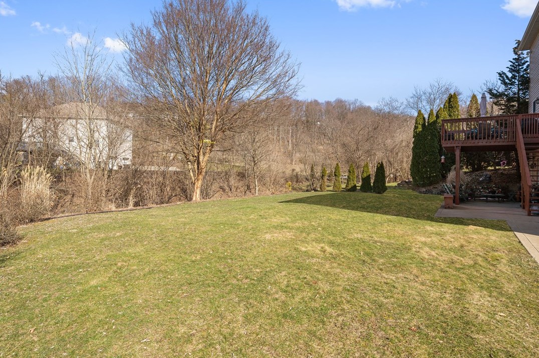 822 Stonebridge Dr, Greensburg PA  15601-5861 exterior