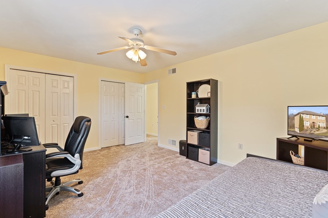 822 Stonebridge Dr, Greensburg PA  15601-5861 exterior