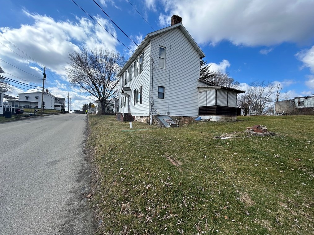 811 Main St, Lamberton, PA 15458