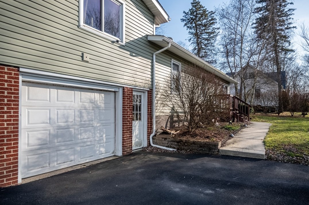 2020 N Hermitage Rd, Hermitage, PA 16148