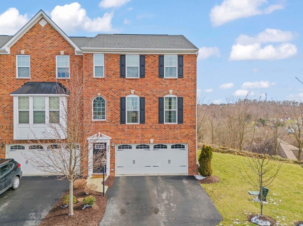 325 Arrowwood Ln North, Canonsburg, PA 15317