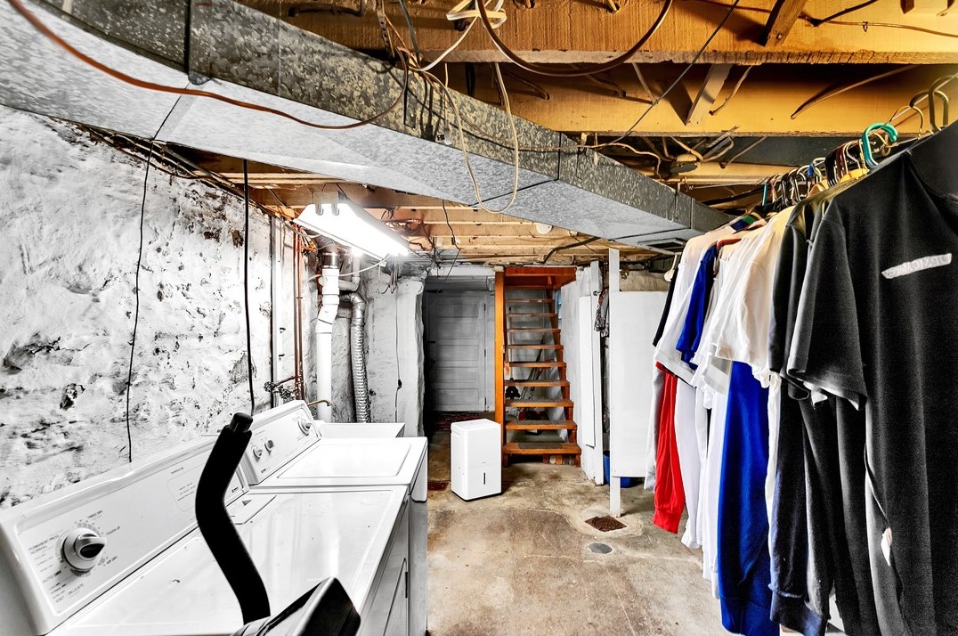 213 Elizabeth St, Pittsburgh PA  15207-1819 exterior