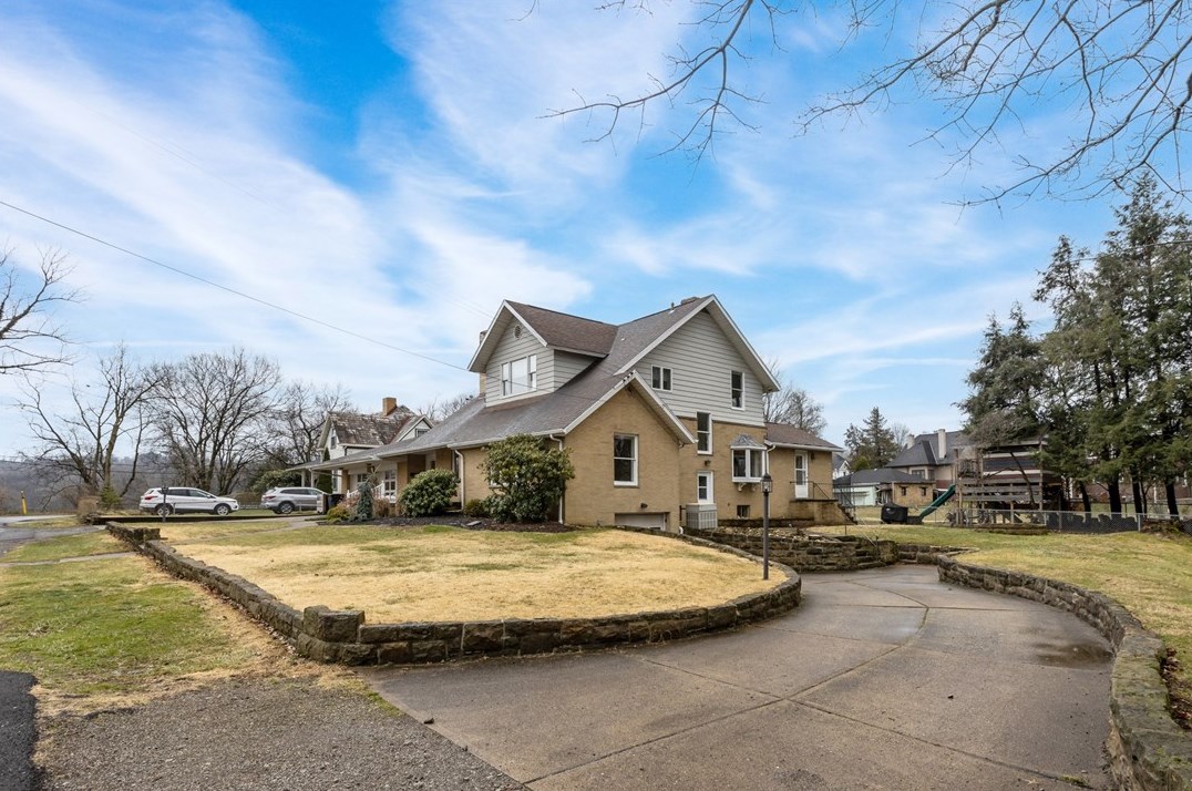 130 Greenwood Pl, Bridgeville, PA 15017