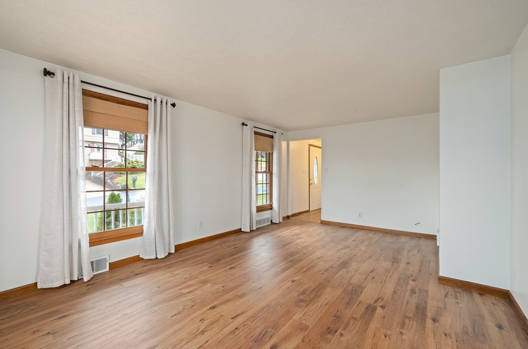 207 Wadsworth Dr, Glenshaw, PA 15116