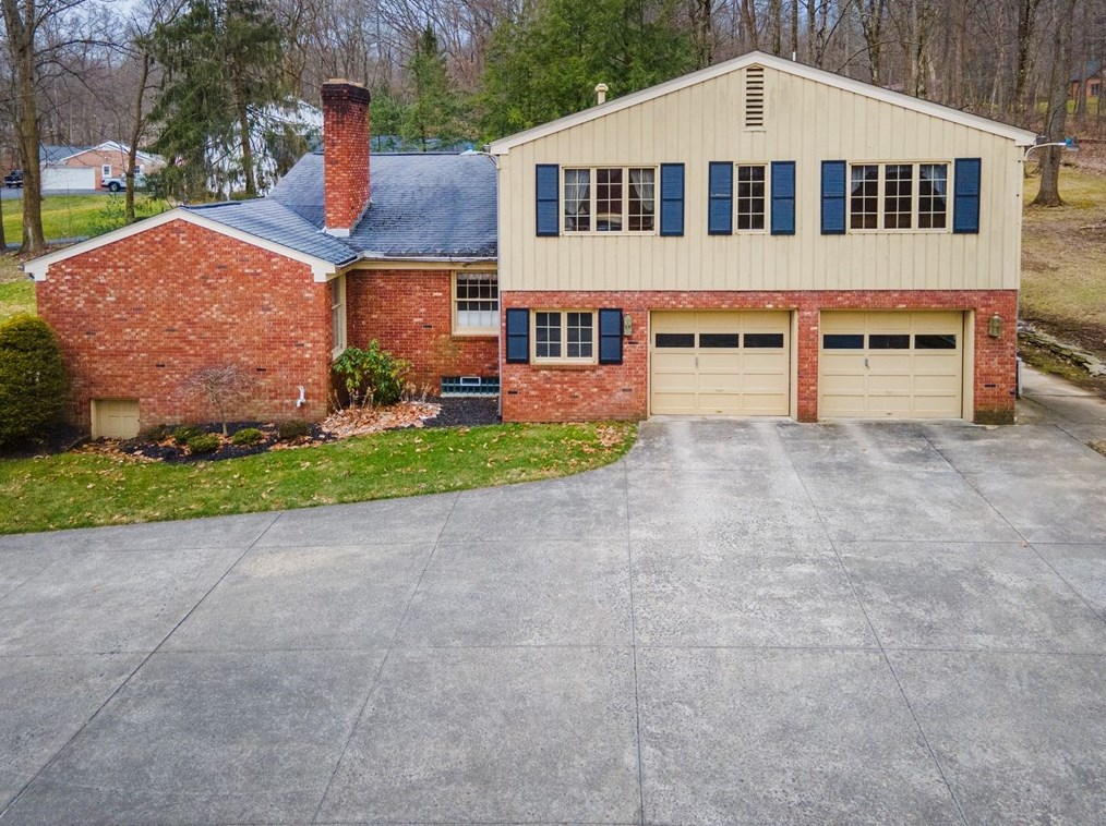 417 Tanglewood Dr, New Castle, PA 16105