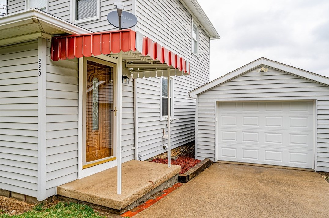 220 2nd St, Slickville, PA 15684