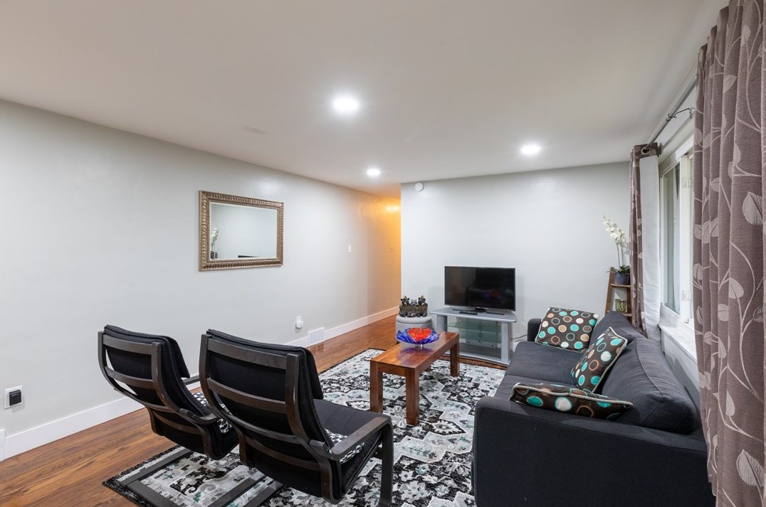 2413 Nicholson Rd, Sewickley, PA 15143